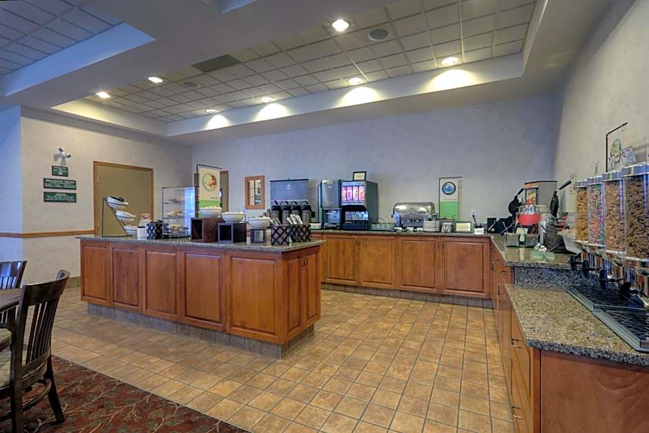 Country Inn & Suites by Radisson, Calgary-Airport, AB