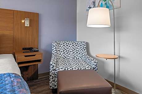 Queen Room - Non-Smoking