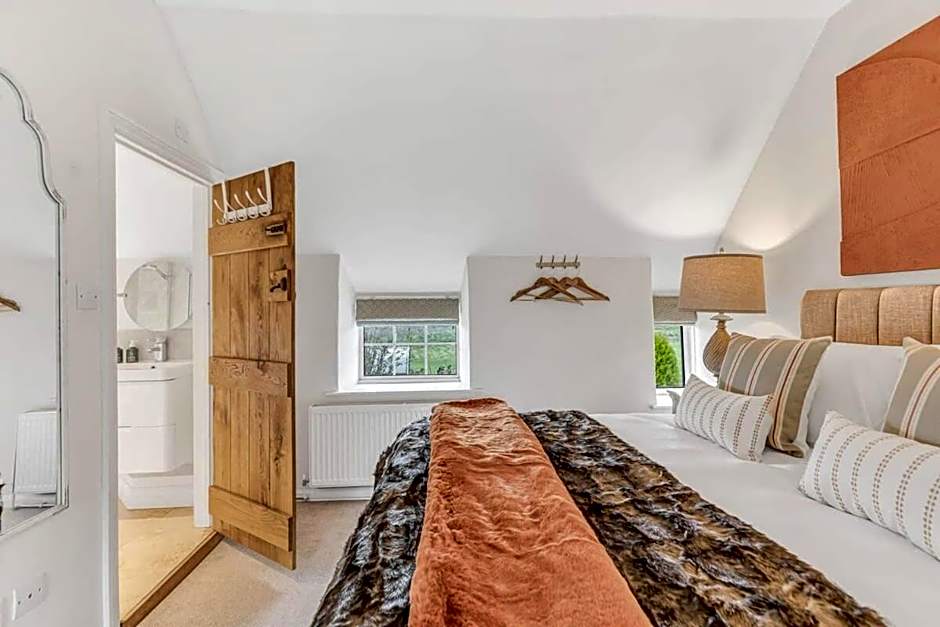 Hiron's Piece - Hot Tub Packages Available