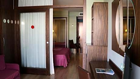 Double or Twin Room with Lounge