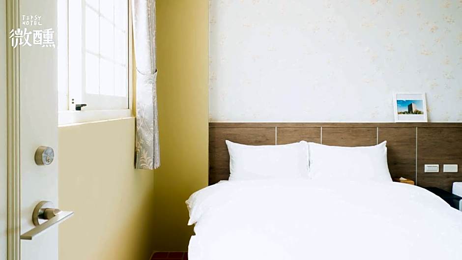 Tipsy Hotel