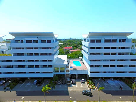 The Streamliner Hotel Apartment
