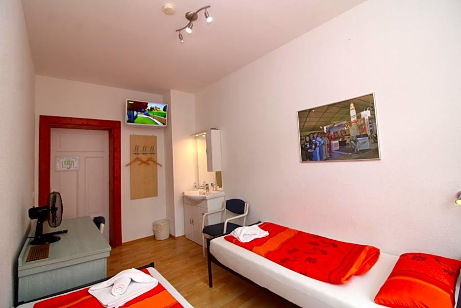 Space Hotel im Campus der JvP Schule