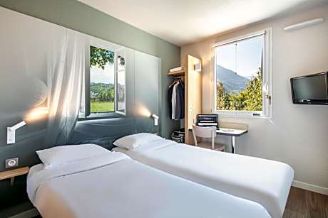 Twin Room with Mountain View