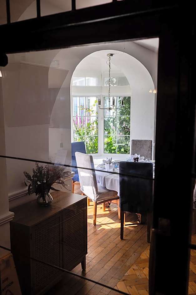 The White House Hotel