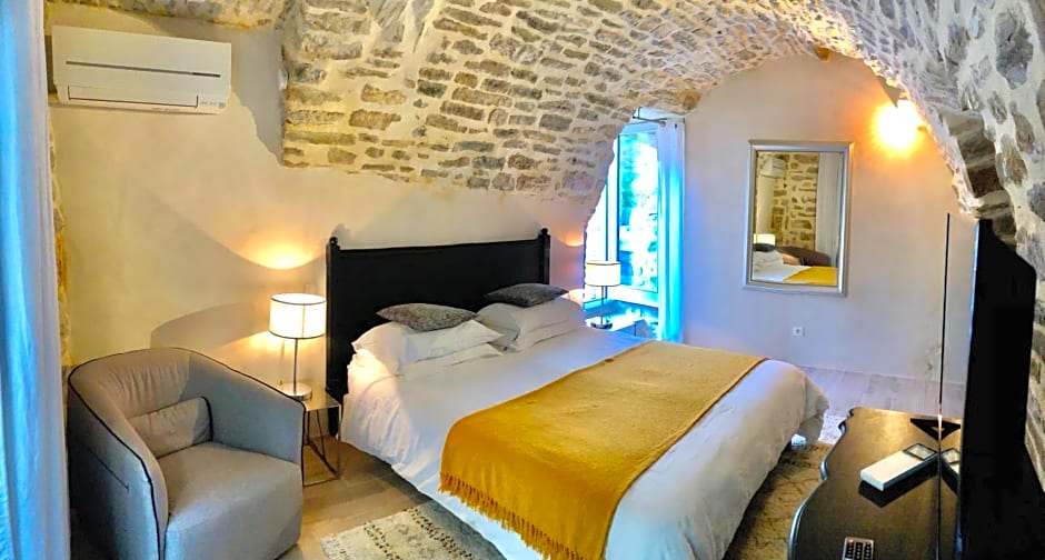 La Maison des Vendangeurs - TABLE D'HÔTES - Jacuzzi - Balnéo SPA - ACCES Piscine pour chambre Grafitti et chambre La Tour