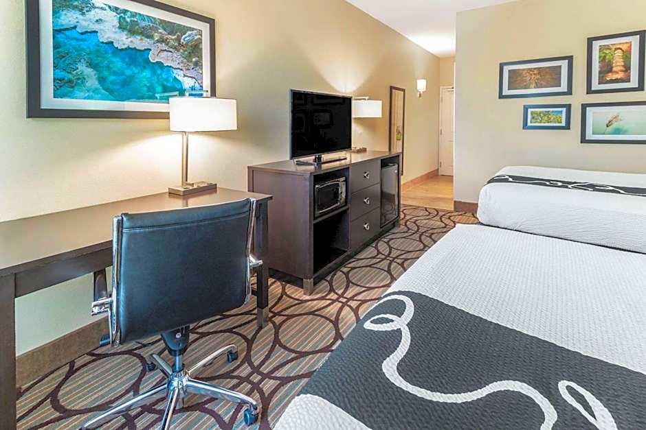 La Quinta Inn & Suites by Wyndham Carlsbad