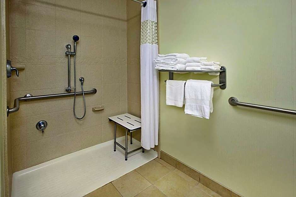 Hampton Inn By Hilton & Suites Plattsburgh