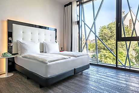 The Innside Room - Thomas Church View