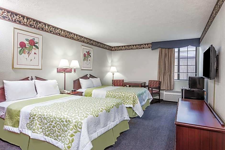 Days Inn & Suites by Wyndham Youngstown / Girard Ohio
