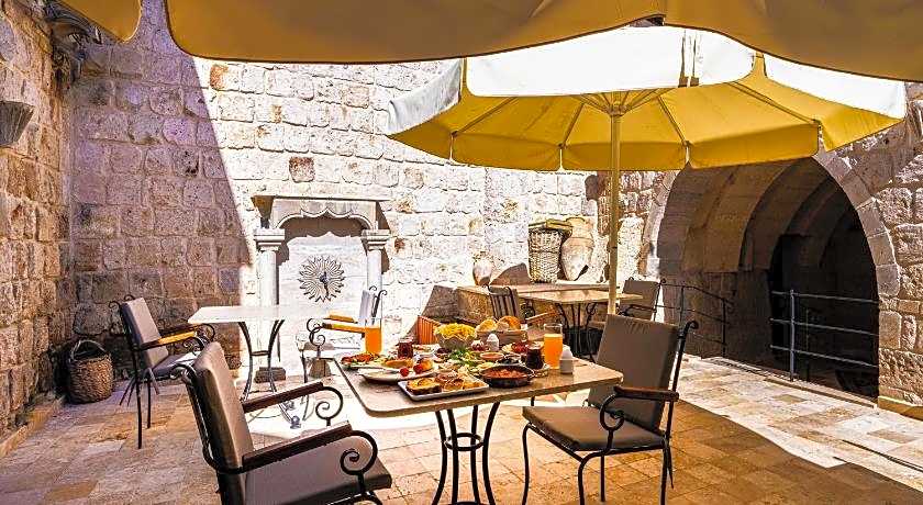 Ares Cave Suites
