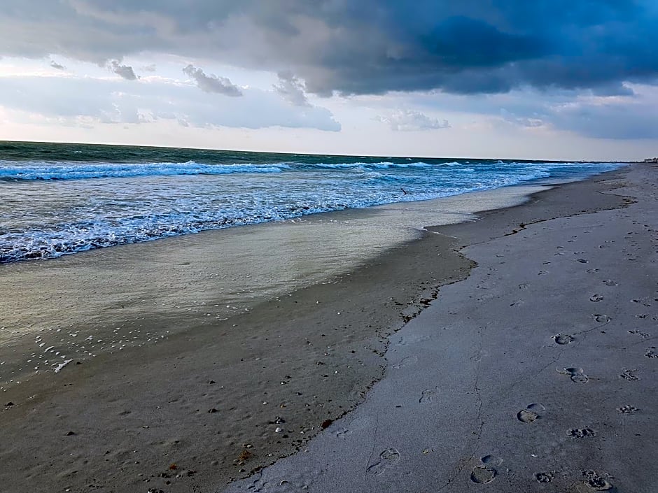 South Beach Inn - Cocoa Beach