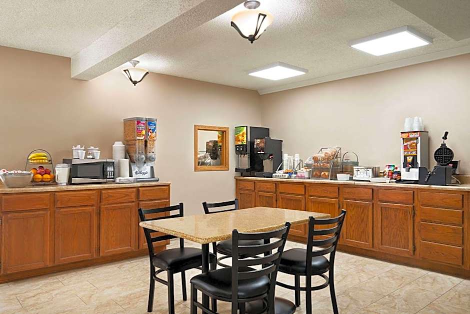 Super 8 by Wyndham Liberal KS