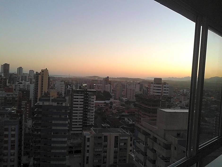 Apartamento no 20 piso com 90m2 e linda vista