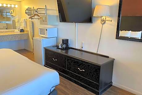 1 King Bed Second Floor Building Two Bay View Non-Smoking