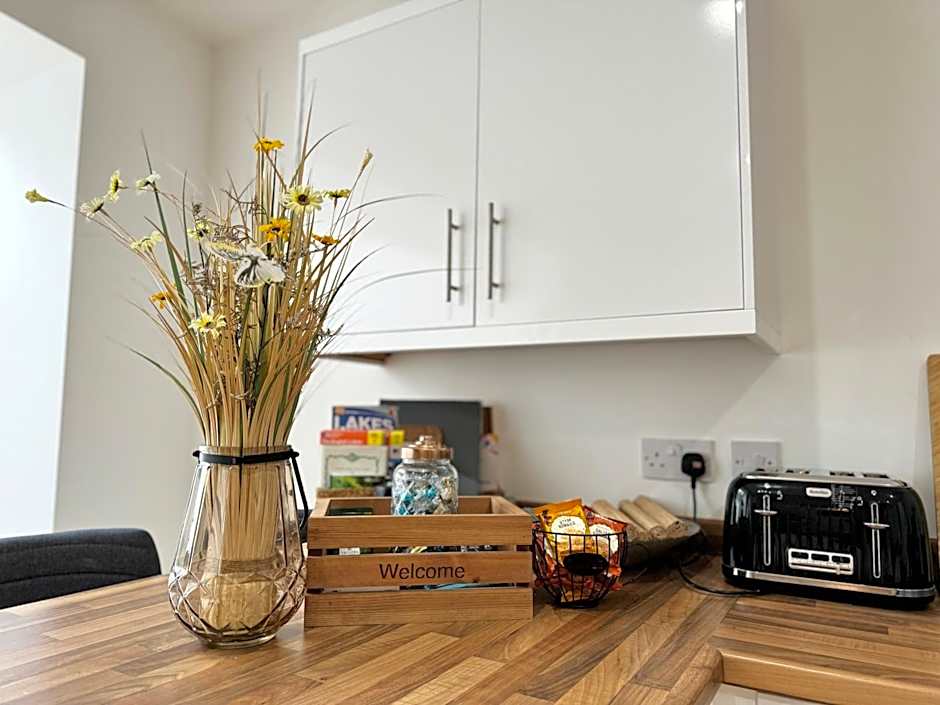 The Courtyard, 4 - Bed, Sleeps 6, Pets Welcome