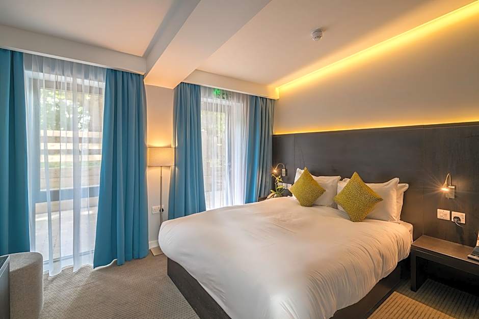 Pelican London Hotel And Residence