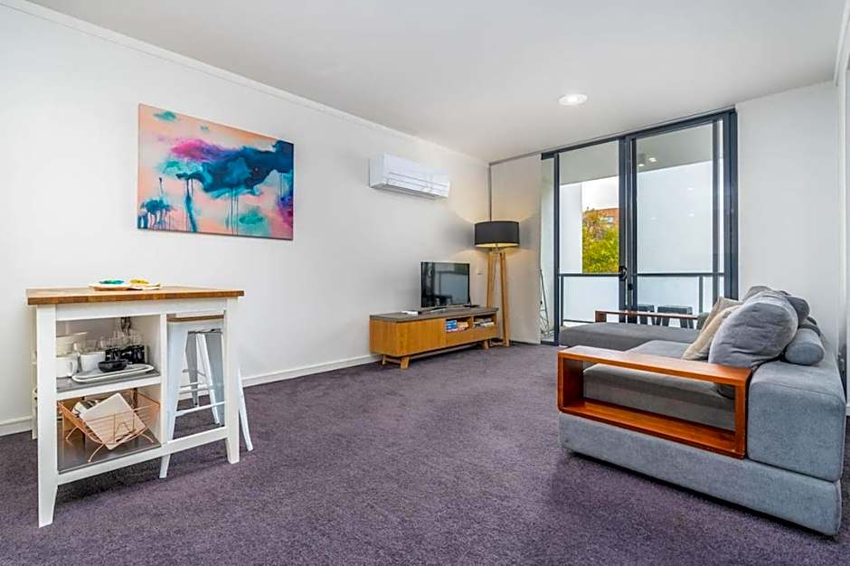 Gateway Apt in Kingston Central - Hosted by Canstay