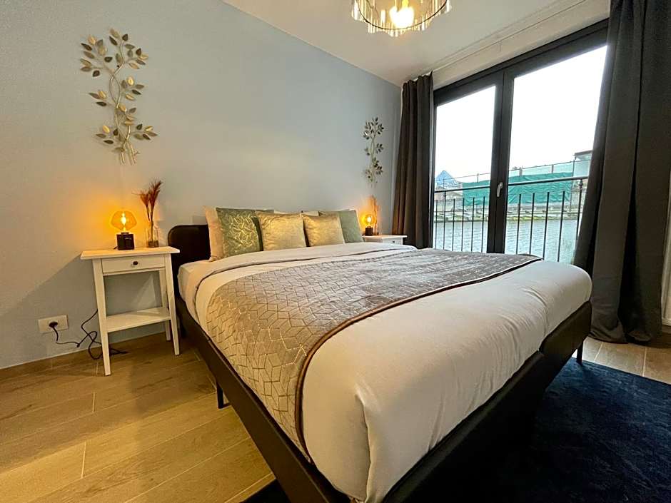 OneLuxStay near Fashion District