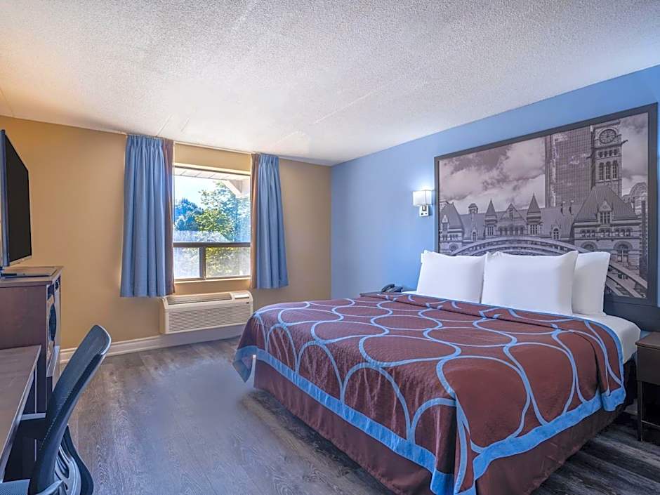 Super 8 by Wyndham Toronto East ON