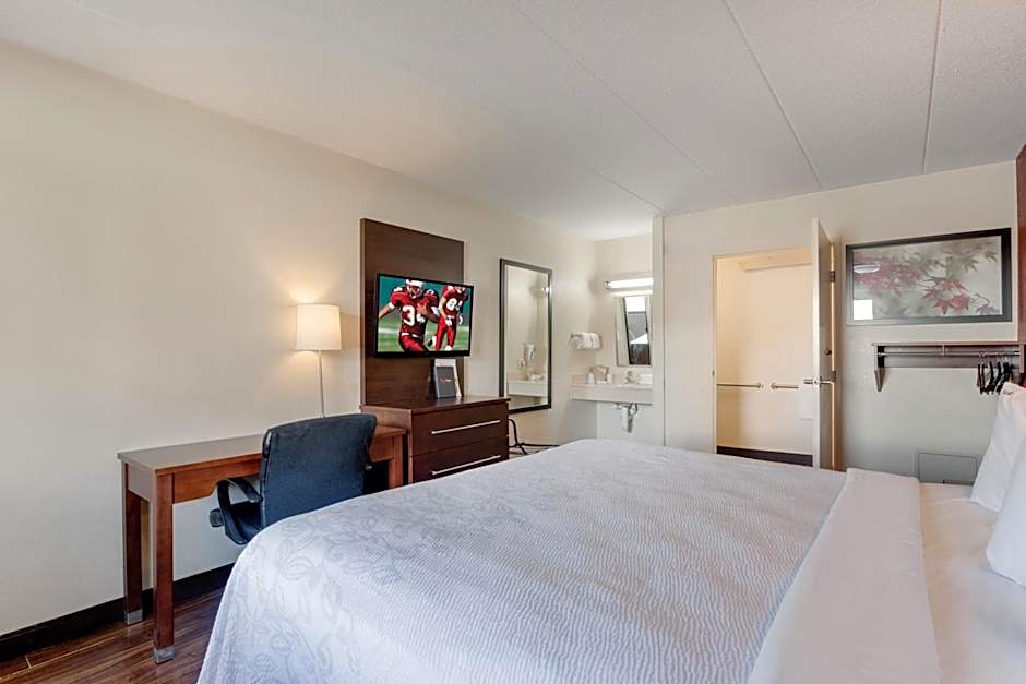 Super 8 by Wyndham Deerfield/Northbrook