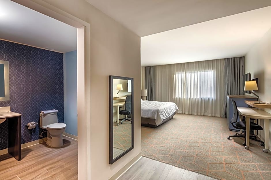 Holiday Inn & Suites - Aguascalientes, an IHG hotel