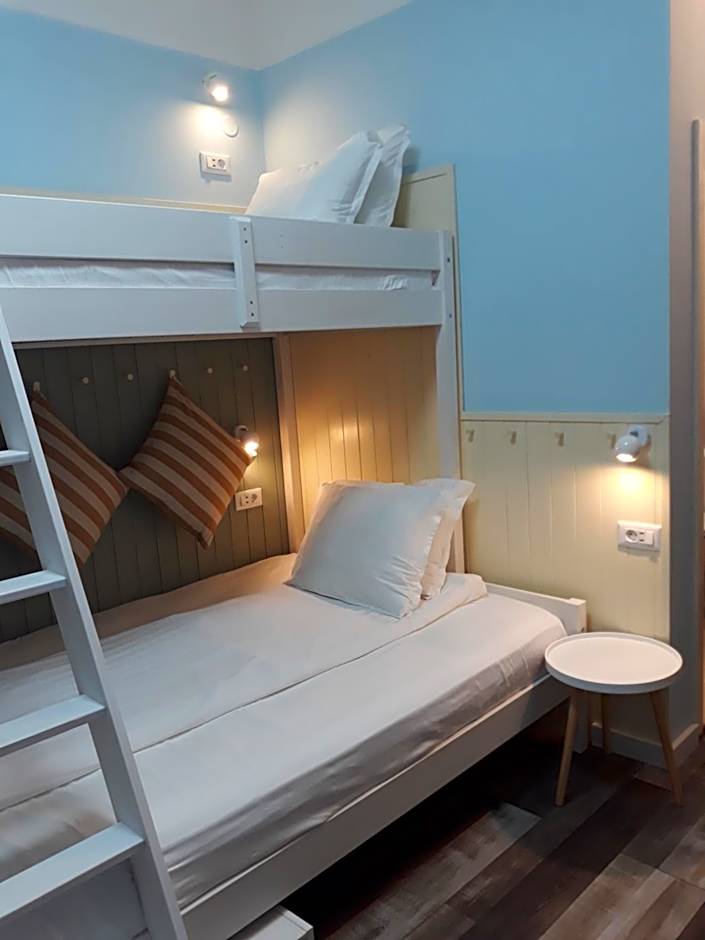 Three Dolphins Hotel with a Rooftop terracе