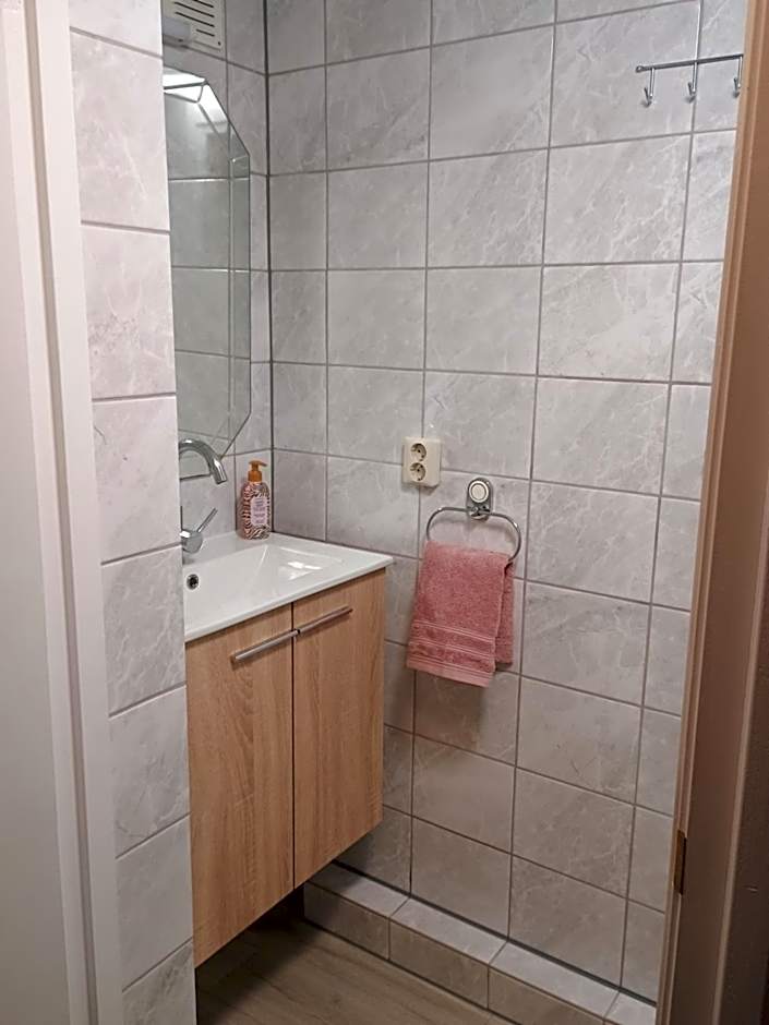 Prive tuinhuis B&B Elly