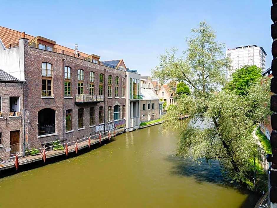 Budget Rooms by Ghent River