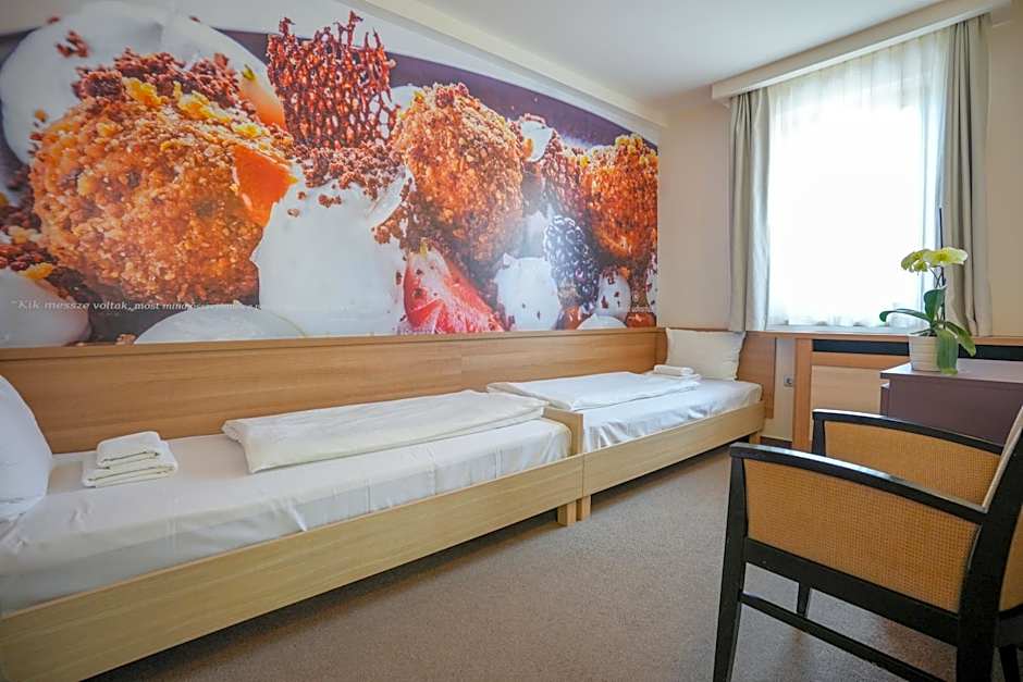 Imola Udvarház Dessert Hotel