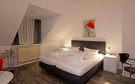 Comfort Family Room (3 Adults)