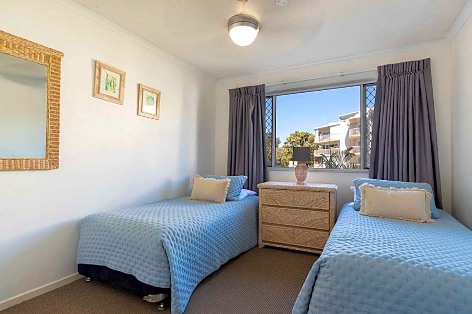 Surfside Buddina Beachfront 3bed Apt - Direct Beach Access