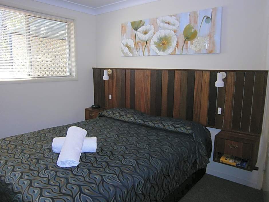 Photo 1 of 3 of 1 Queen Bed