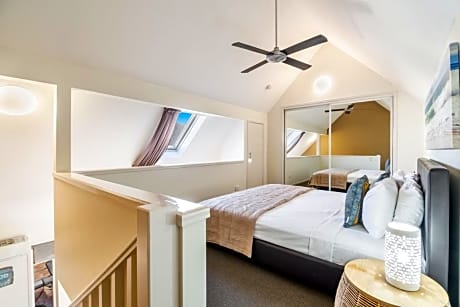 Deluxe Queen Loft Apartment (Spa Bath)