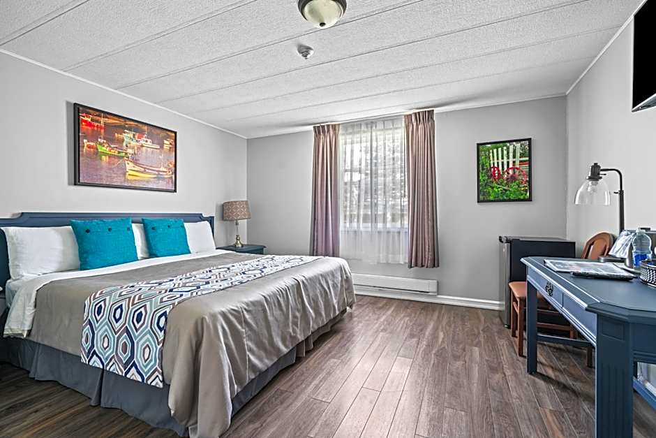 Edge of the Avalon Inn