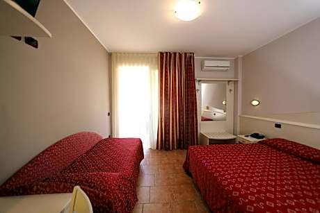 Single Room with Balcony and Garden View