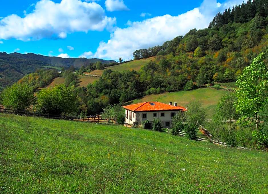 Casona de El Castañíu