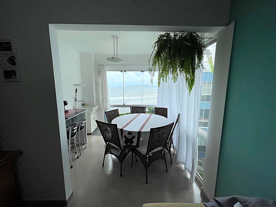 Itapema-Meia Praia- 3 quartos - Frente Mar!