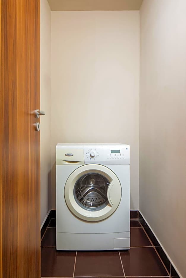 Escala Hotel & Suites