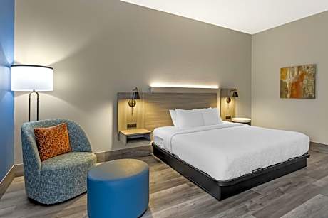 King Room with Roll-in Shower - Disability Access/Non-Smoking