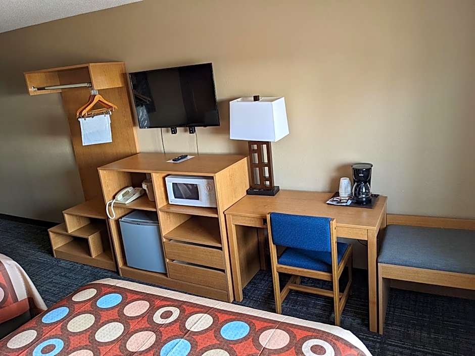 Super 8 by Wyndham Baxter/Brainerd Area