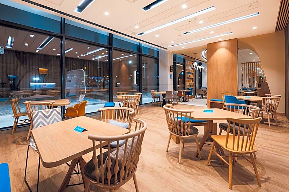 Hampton by Hilton Warsaw Reduta