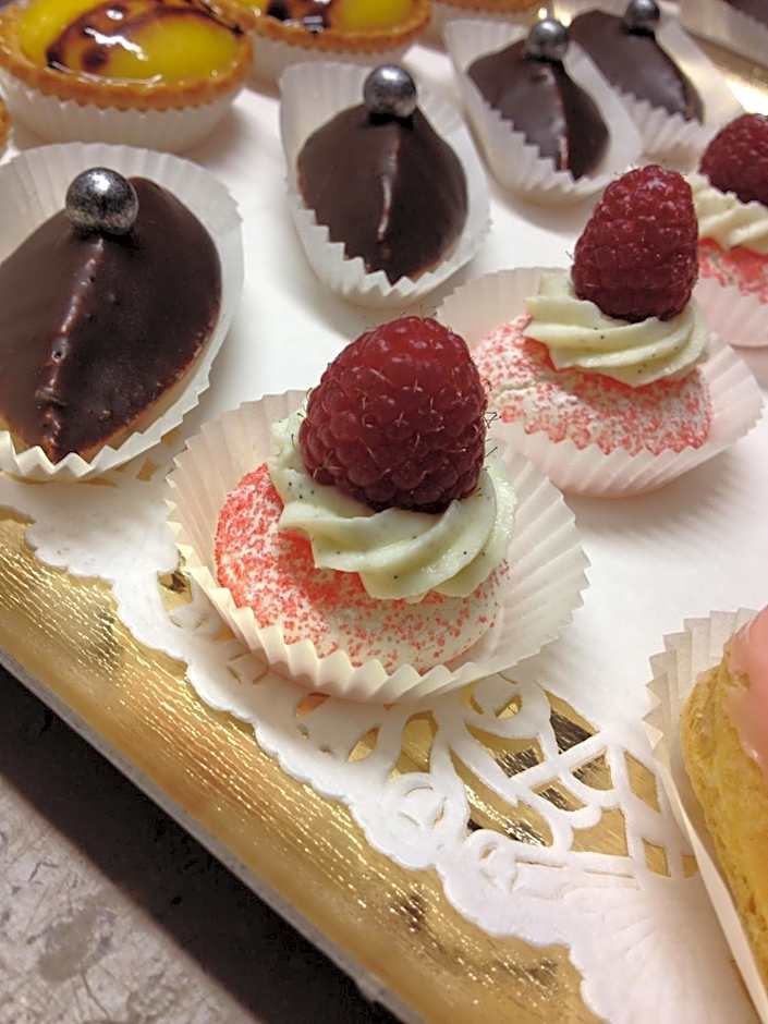 Logis Hôtel Restaurant Le Dauphin et Le Spa du Prieuré