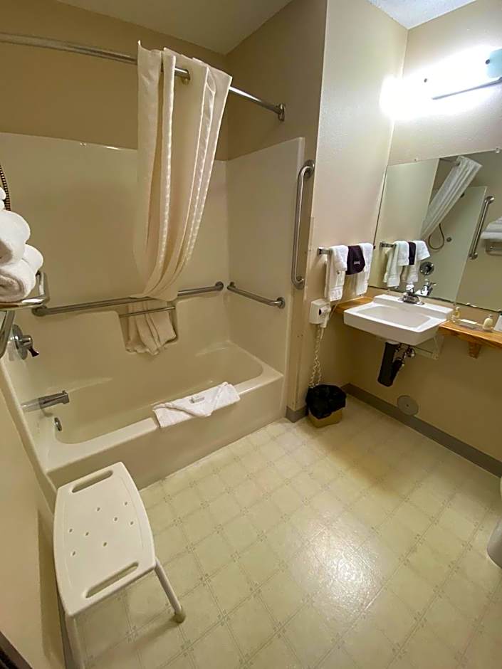 Boarders Inn & Suites by Cobblestone Hotels - Broken Bow