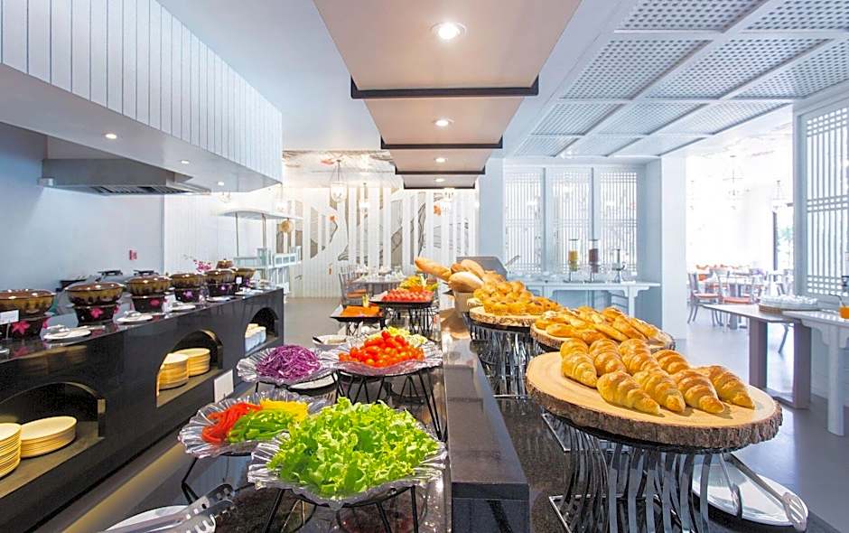 Proud Phuket Hotel (SHA Plus)