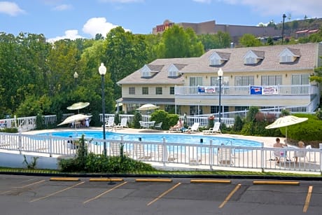 Honeysuckle Inn & Conference Center