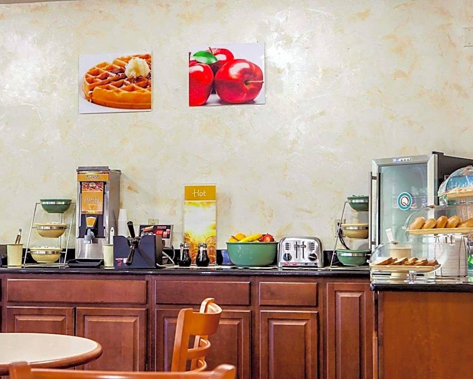 Quality Inn & Suites Champaign North - Urbana