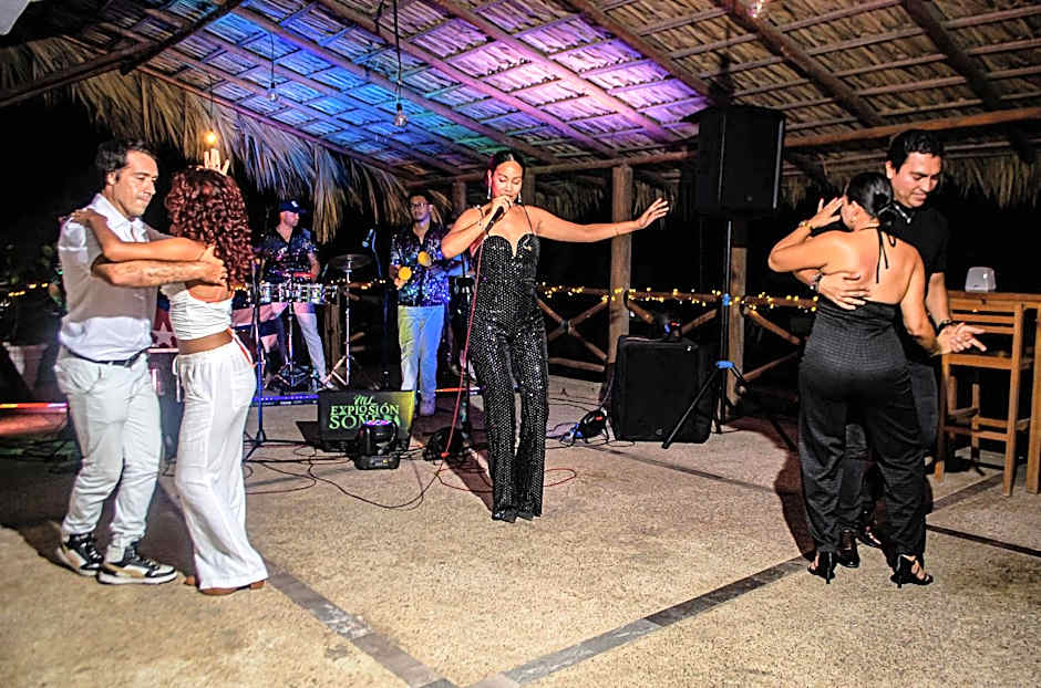Mar Paraiso Queen