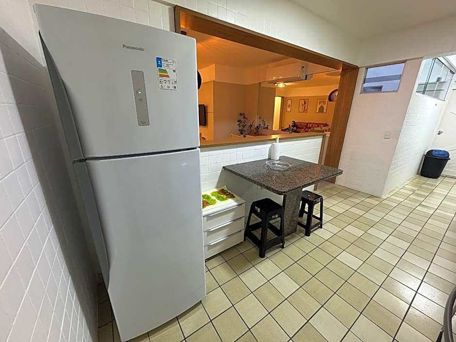 Apto 3 quartos grande a 50m do Mar AH113