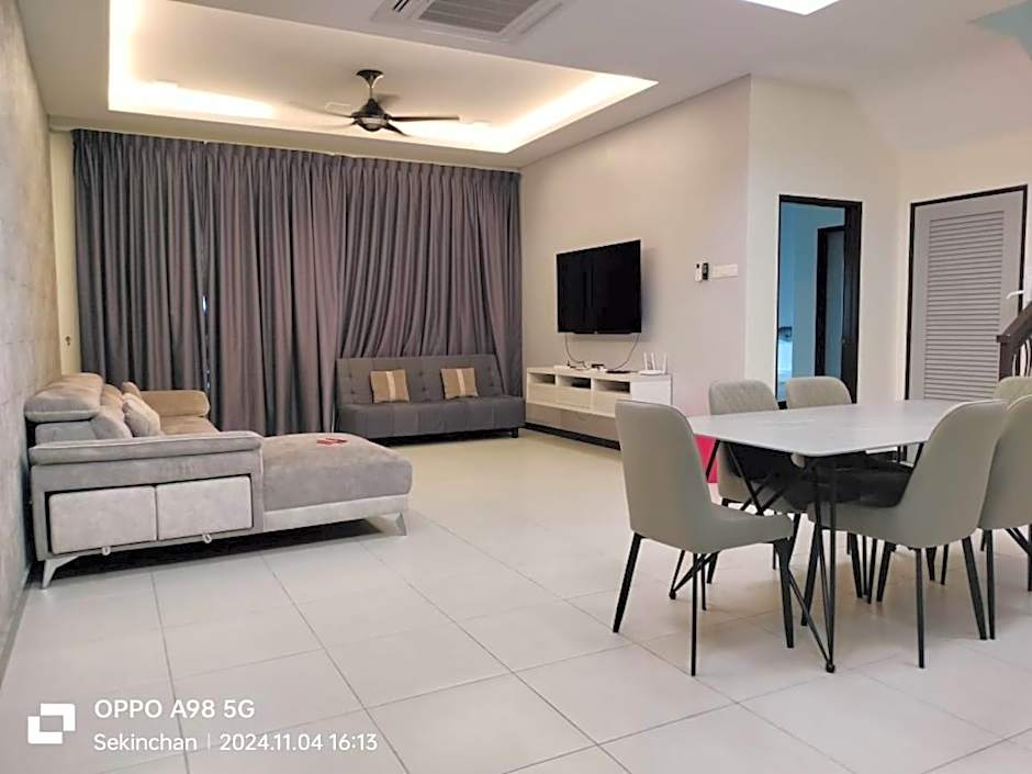 Sekinchan HighView Penthouse 15pax 5R5B 顶层公寓 看海 看稻田景
